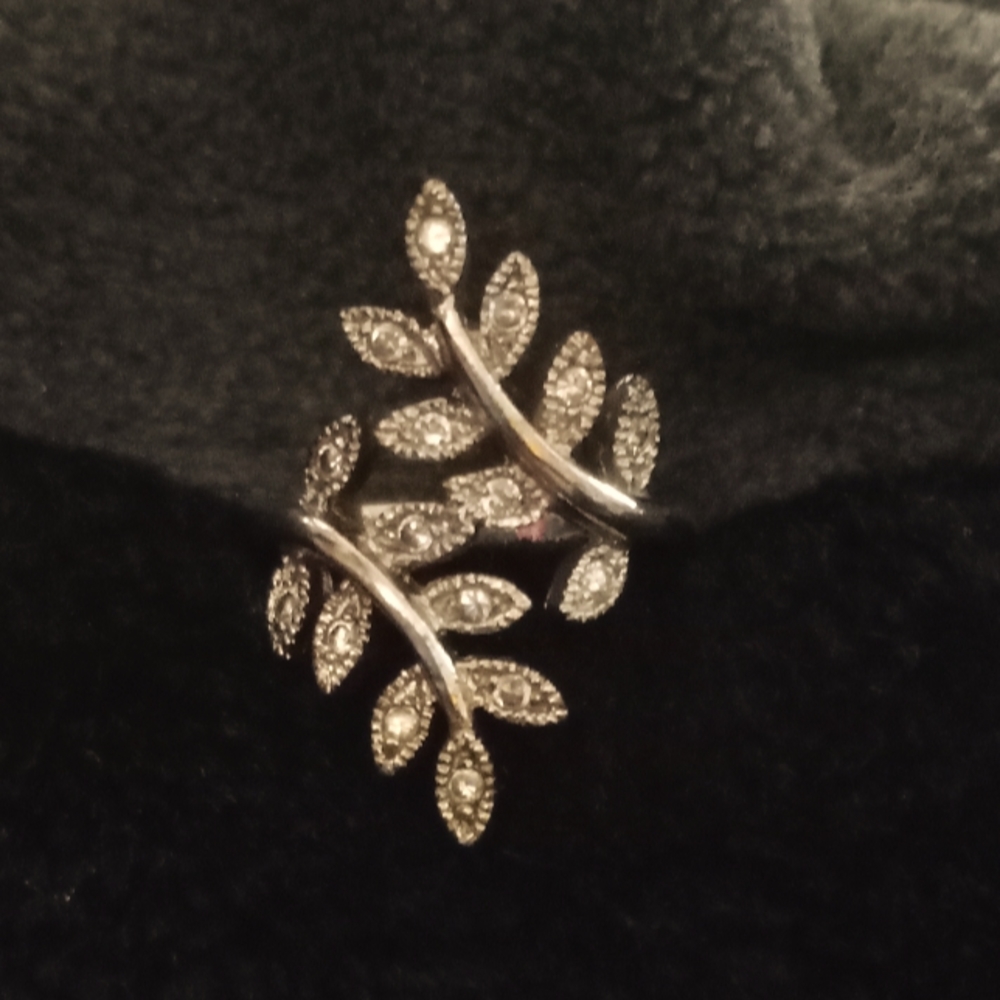 Vine leaf Coctail Ring Size 8